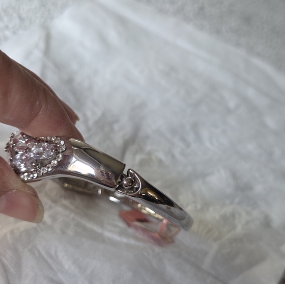 Boutique Elegant Silver Crystal Bracelet - Picture 9 of 14